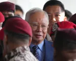 Cựu Thủ tướng Malaysia Najib Razak tiếp tục hầu t&ograve;a