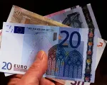 Đồng Euro rớt xuống mức thấp nhất 7 tháng so với đồng USD