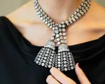 Chiếc vòng cổ đính 300 carat kim cương được mua với giá hơn 120 tỷ đồng