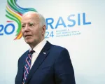 Tổng thống Mỹ Joe Biden lần đầu phê duyệt cấp mìn chống bộ binh cho Ukraine