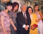 Triệu Vy mở lại mạng xã hội sau 3 năm, cùng dàn sao tưởng nhớ Quỳnh Dao