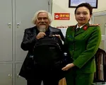 Tìm tài sản bị quên trên taxi trả lại người cao tuổi