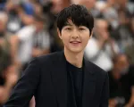 Song Joong Ki thể hiện tình yêu với con gái