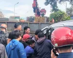Lâm Đồng: Người dân phá cửa cứu tài xế xe ô tô tông đuôi xe tải