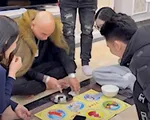 Xôn xao clip Phú Lê đánh bạc, công an vào cuộc xác minh