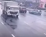 Ô tô sang đường bất cẩn gây tai nạn liên hoàn