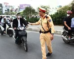 Hà Nội: Hơn 1.000 trường hợp vượt đèn đỏ, leo vỉa hè trong 1 tháng