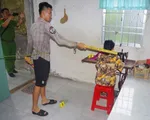 Thực nghiệm hiện trường vụ cháu trai đánh bà nội ngã gục để cướp vàng