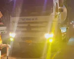Hà Nội: Liên tiếp xử lý xe bồn làm rơi vãi nước thải xuống đường