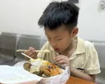 Bé trai 9 tuổi đi lạc khi đạp xe từ Hà Nội vào TP Hồ Chí Minh xem diễu binh