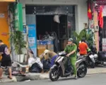 Cháy tiệm thuốc tây ở quận Tân Phú, 2 người thoát nạn