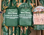 Thu giữ 5,3 tấn chân gà đông lạnh không nguồn gốc tại Tuyên Quang