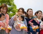 Trẻ em dưới 14 tuổi chiếm chưa tới 12% dân số Nhật Bản