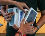 Apple cân nhắc tăng giá iPhone
