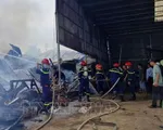 Một xưởng điêu khắc gỗ tại Lâm Đồng bị cháy rụi
