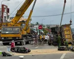 Thêm 1 nạn nhân tử vong trong vụ xe tải đâm xe máy và lao vào nhà dân ở Quảng Ngãi