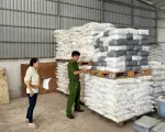 Đột kích phát hiện hơn 25 tấn hóa chất và hàng nghìn lọ mỹ phẩm không rõ nguồn gốc