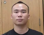 Tóm gọn kẻ trốn truy nã nguy hiểm trên phố Bát Sứ, Hà Nội