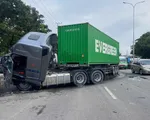Tai nạn giữa 2 xe container lúc rạng sáng, Quốc lộ 51 ùn ứ nhiều giờ