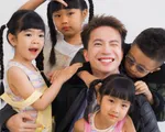 S.T Sơn Thạch lần đầu làm bố chăm 5 con: Cột tóc, dọn giường, đi chợ, nấu ăn
