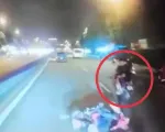 Đạp ngã người đi đường vì 'nghĩ bị tạt đầu', hai thiếu niên bị mời làm việc