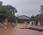 Miền Trung oằn mình chống mưa lũ, hàng ngàn hộ dân chìm trong biển nước