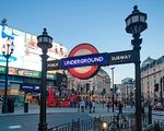 Giới trẻ vật lộn với giá thuê nhà 'cắt cổ' ở London