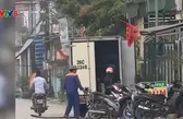 Doanh nghiệp dùng xe tải chở xăng dầu đi bán "dạo"