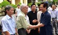 Prime Minister Nguyen Tan Dung meets voters in Haiphong