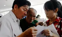 60-year-old father enters national high school exam with daughter