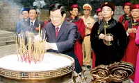 President joins thousands in tribute to Hung Kings