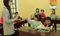 The importance of teaching sign language to deaf children