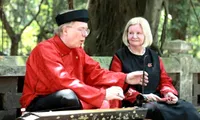 Canadian diplomats sing Vietnamese folk song