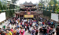 Visitors flock to Huong Pagoda Festival