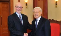 US Communist Party delegation visits Vietnam