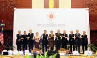 Vietnam attends ASEAN trade, investment meetings in Laos