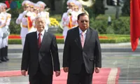 Top Lao leader visits Vietnam