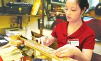 Gold prices rise on global trend