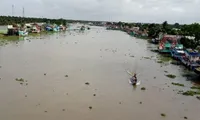 Restarting production in Thua Thien Hue after flooding