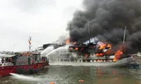 Tourist boat catches fire in Ha Long Bay