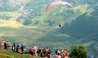 Over 110 pilots join paragliding festival in Yen Bai