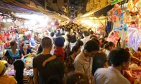 Glowing lanterns signal start of Mid-Autumn Festival