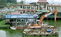 Boathouses on West Lake to be dismantled