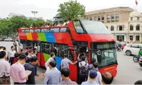 Double-decker bus launched in Hanoi; Da Nang offers free bus service