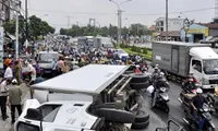 HCMC to ban light trucks in daytime