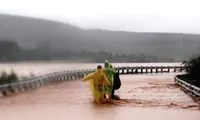 Floods isolate several communes in Kon Tum