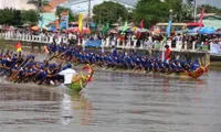 Tra Vinh province hosts traditional Ngo boat race