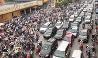 Hanoi to charge fees on vehicles entering downtown