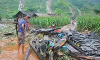 Money assistance to flood victims in Ha Giang