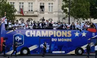 French fans give hero welcome to 'Les Bleus' World Cup champions